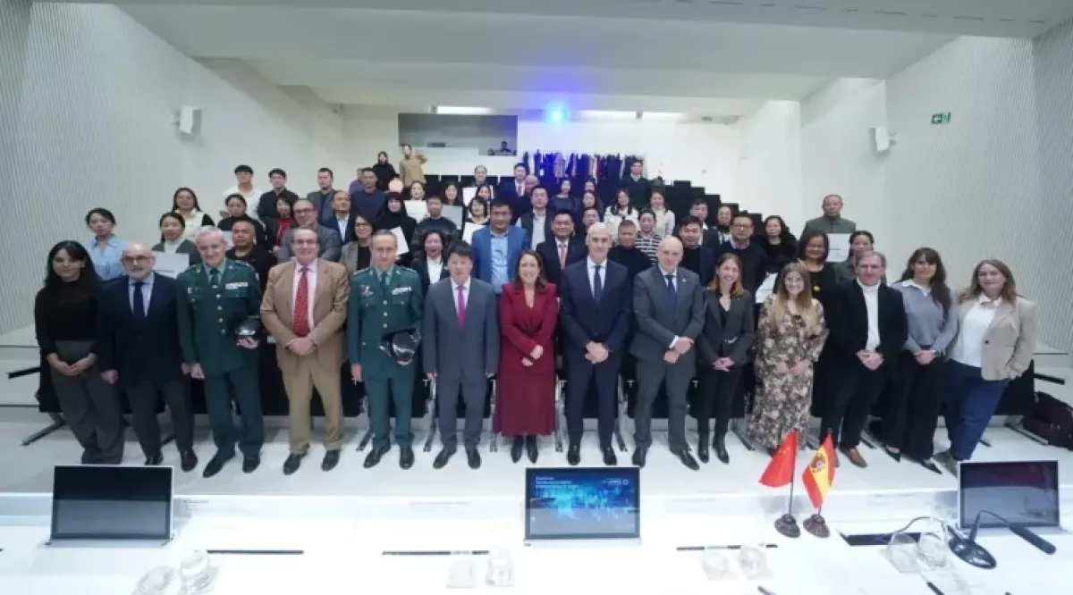 50 alumnos de la primera promoción del curso de transformación digital para empresas chinas