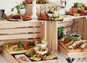 cajas-madera-vino-aperitivos-salados.jpg