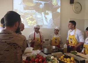 Miembros del Ejército Español reciben clases de gastronomía española